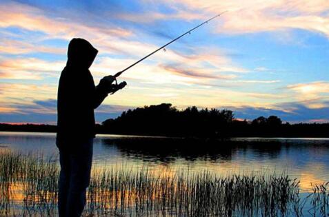 What should you pay attention to on cloudy fishing?